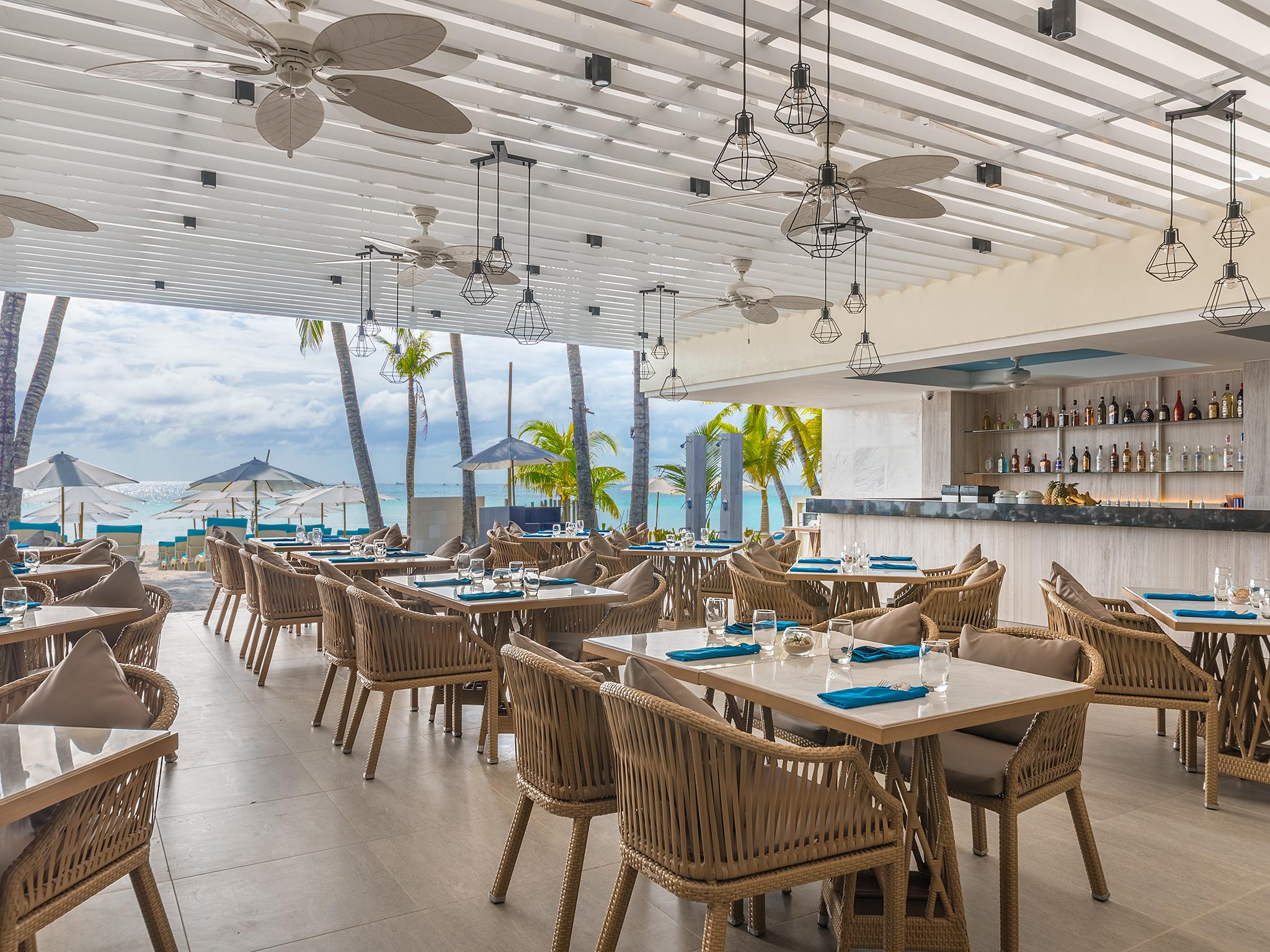Henann Prime Beach Resort Balabag  Dış mekan fotoğraf The Beach Club