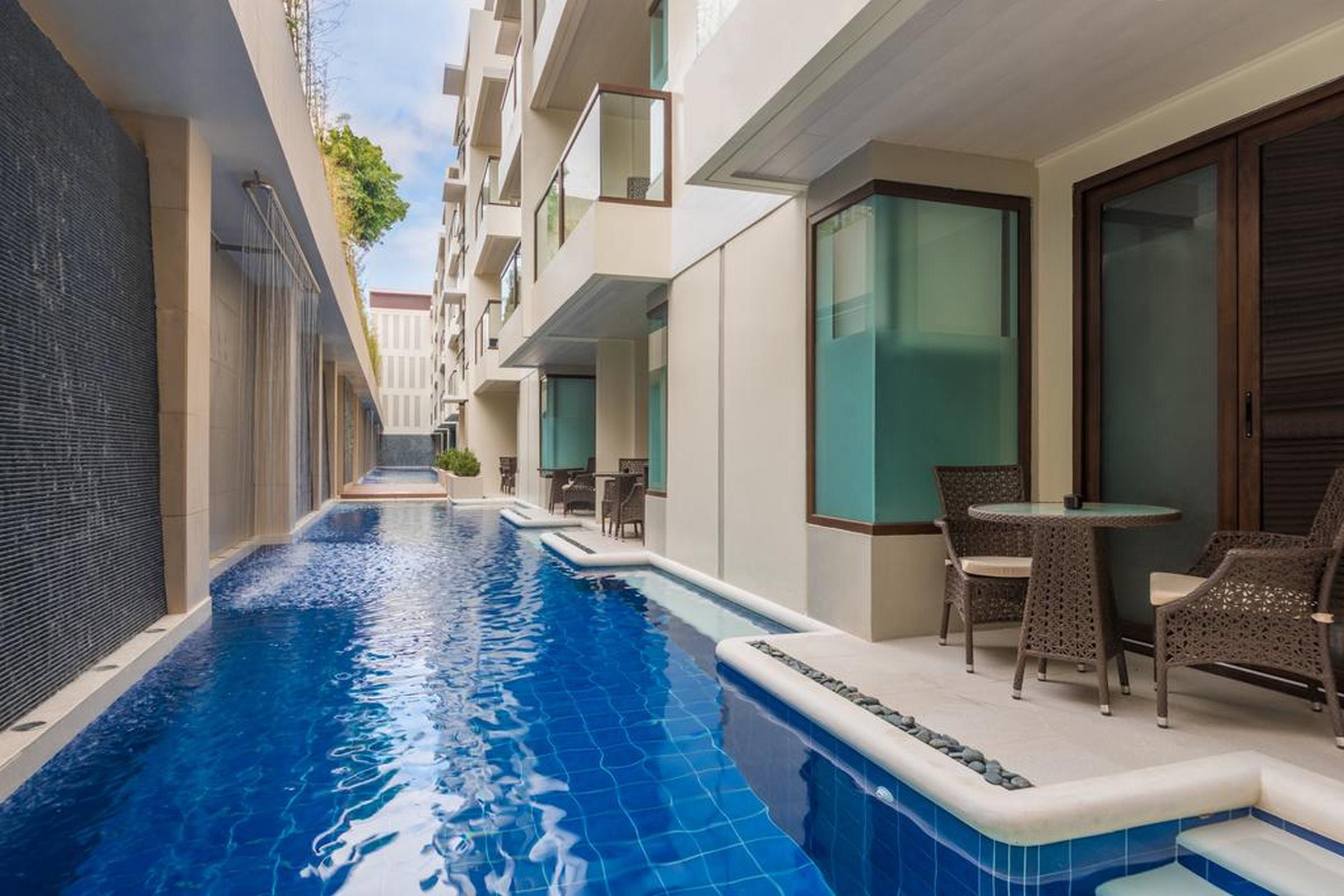 Henann Prime Beach Resort Balabag  Dış mekan fotoğraf Swim-up rooms at the Hard Rock Hotel