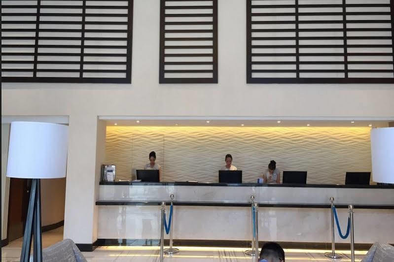 Henann Prime Beach Resort Balabag  Dış mekan fotoğraf Check-in counters at the airport